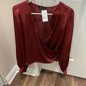 Selling a blouse: size small-never been worn !